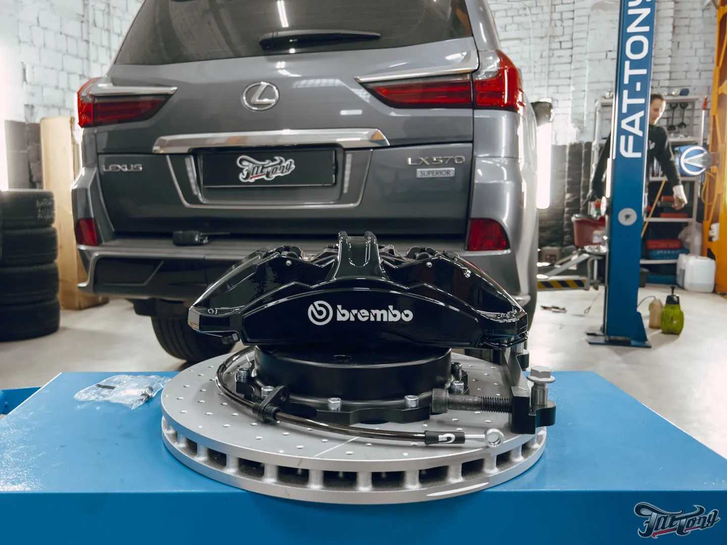 Установили усиленную тормозную систему Brembo на Lexus LX 570 Superior. Взвесили и сравнили ее со стоковой системой. Что из этого вышло?